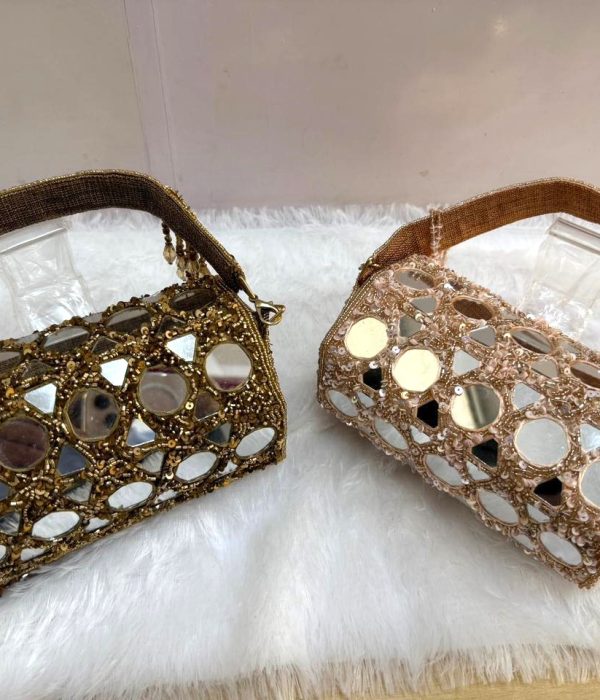 "From day to night, make every moment glamorous with these exquisite beaded handbags!